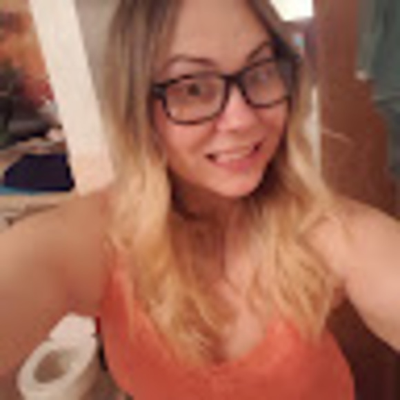 Meet your Posher, Sarah - Picture 1 of 1